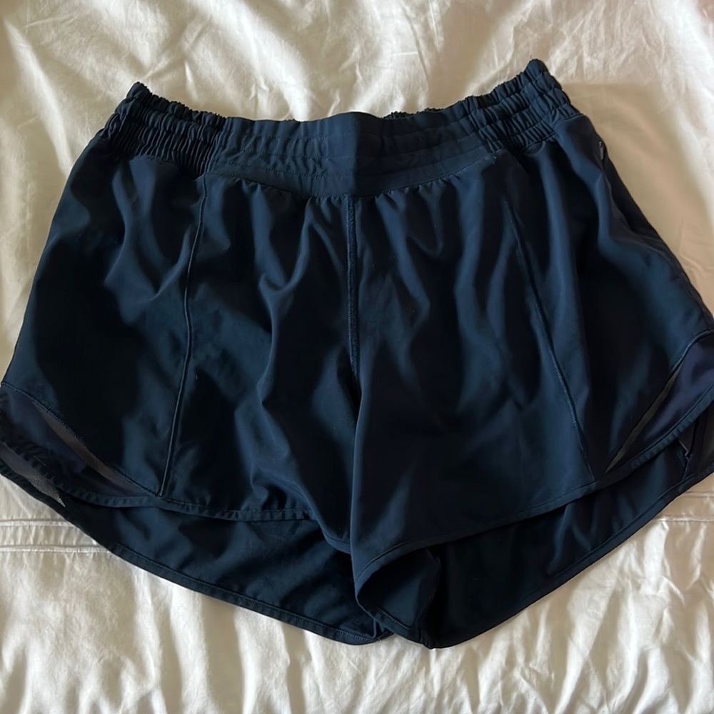 NEVER WORN lululemon high rise hotty hot 4 inch